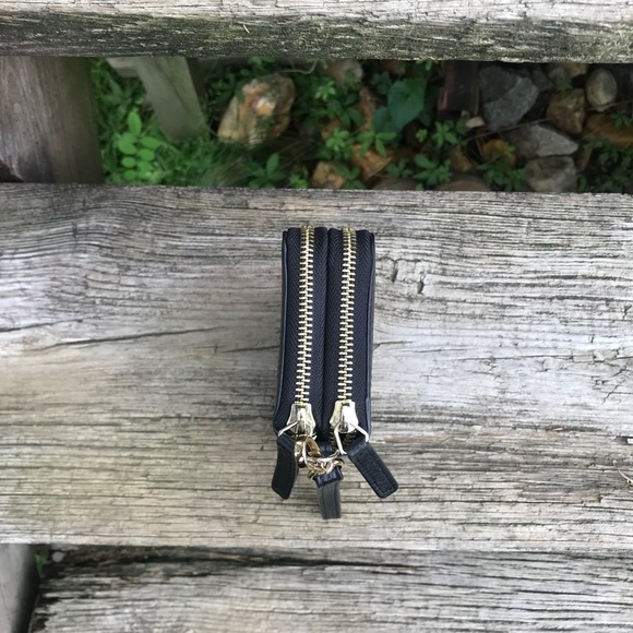 Vince Camuto”Ada” Leather Wristlet🌟💕 - Picture 5 of 8